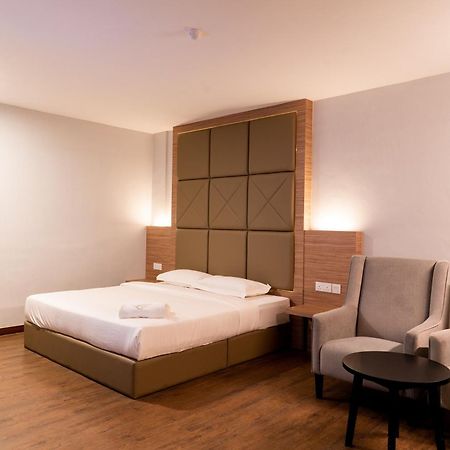 Rm Hotel Muar Extérieur photo