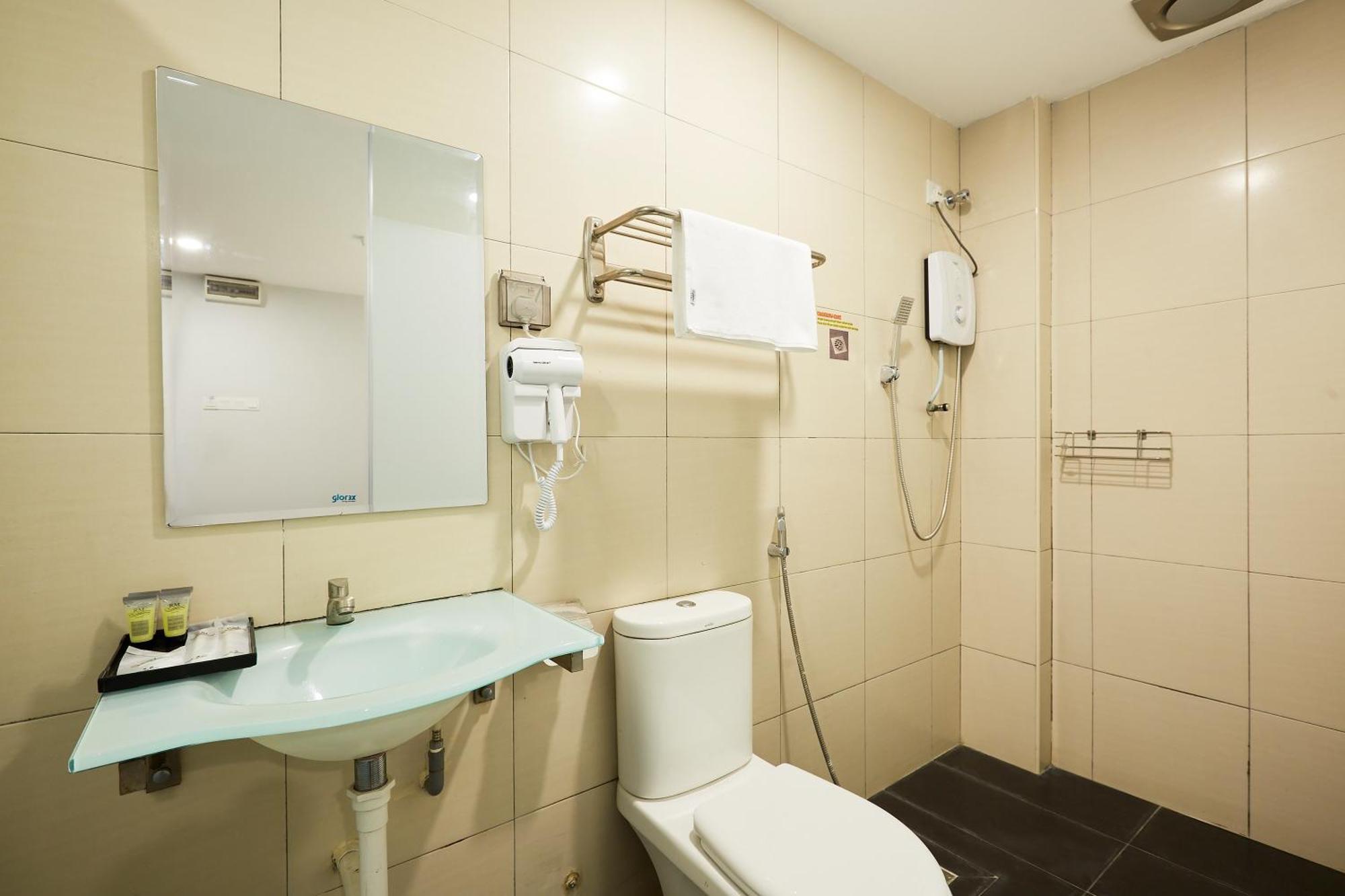 Rm Hotel Muar Extérieur photo