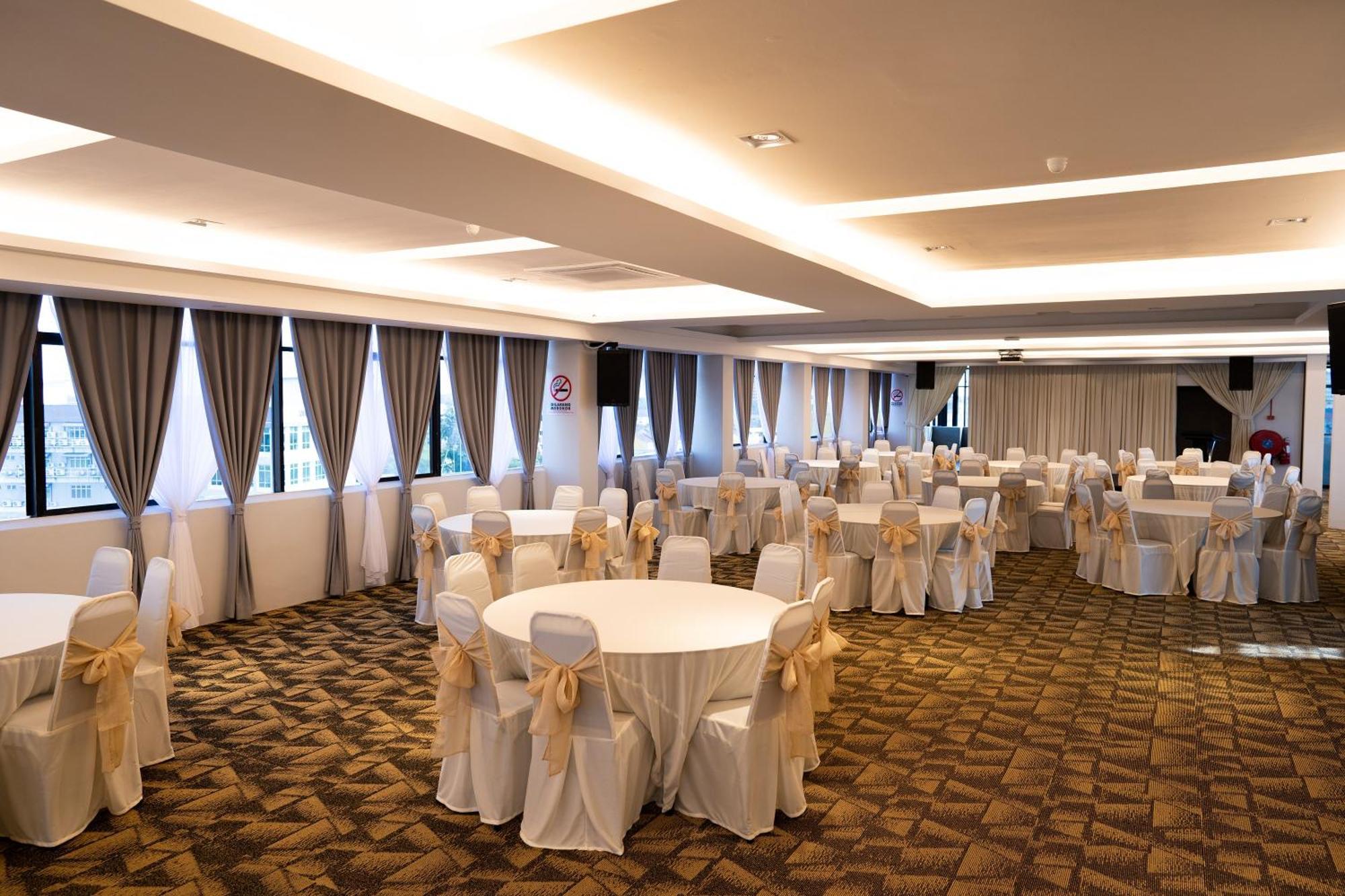 Rm Hotel Muar Extérieur photo