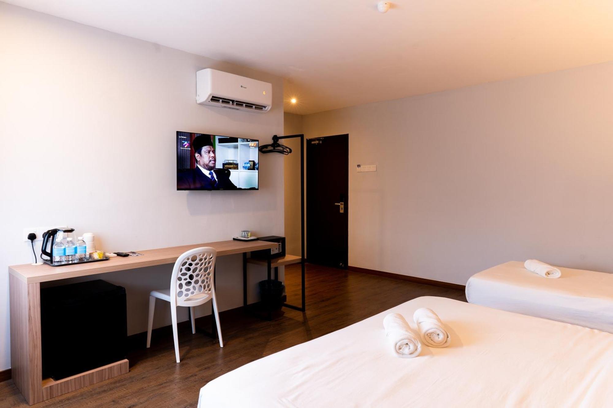 Rm Hotel Muar Extérieur photo