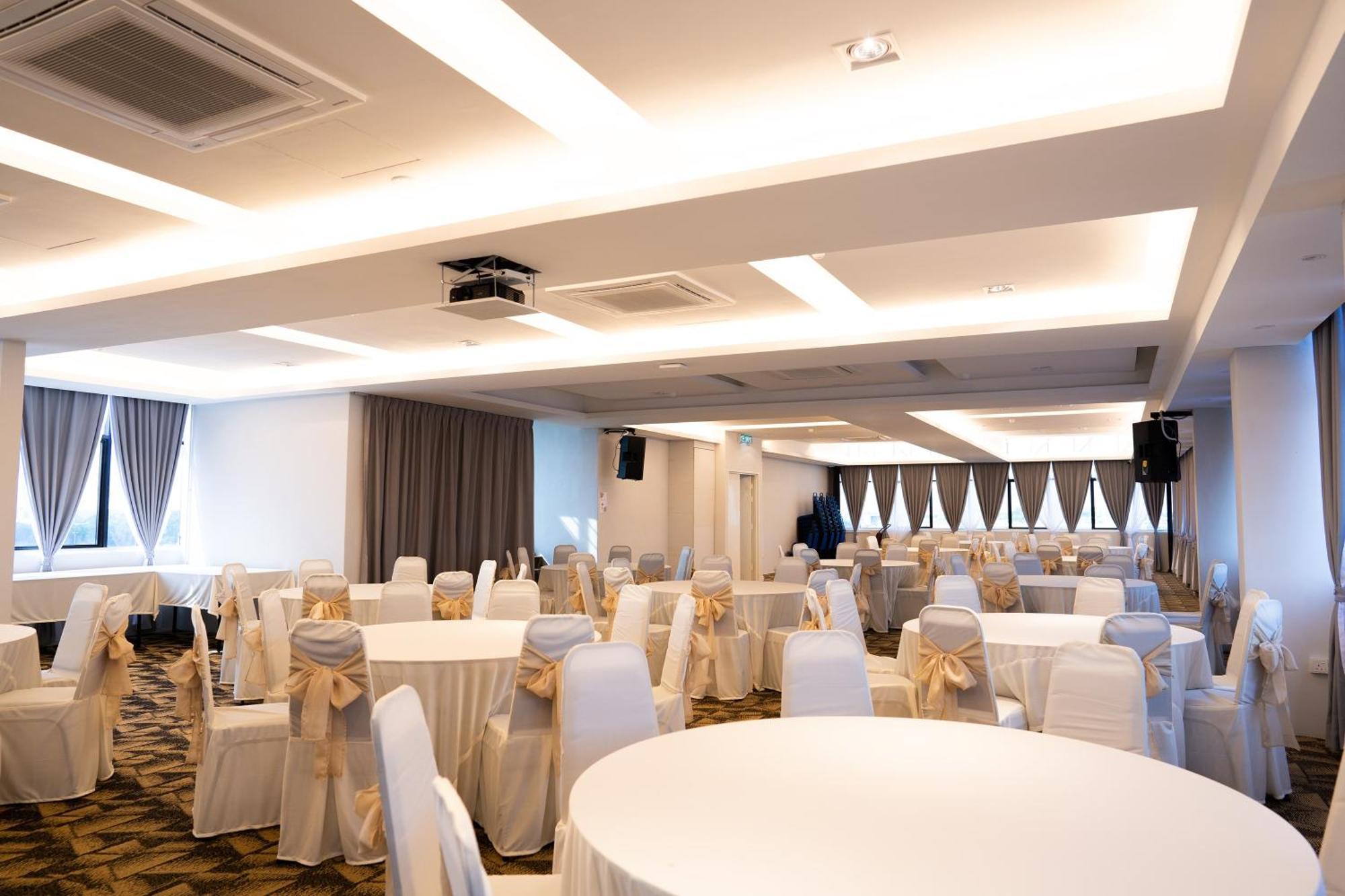 Rm Hotel Muar Extérieur photo