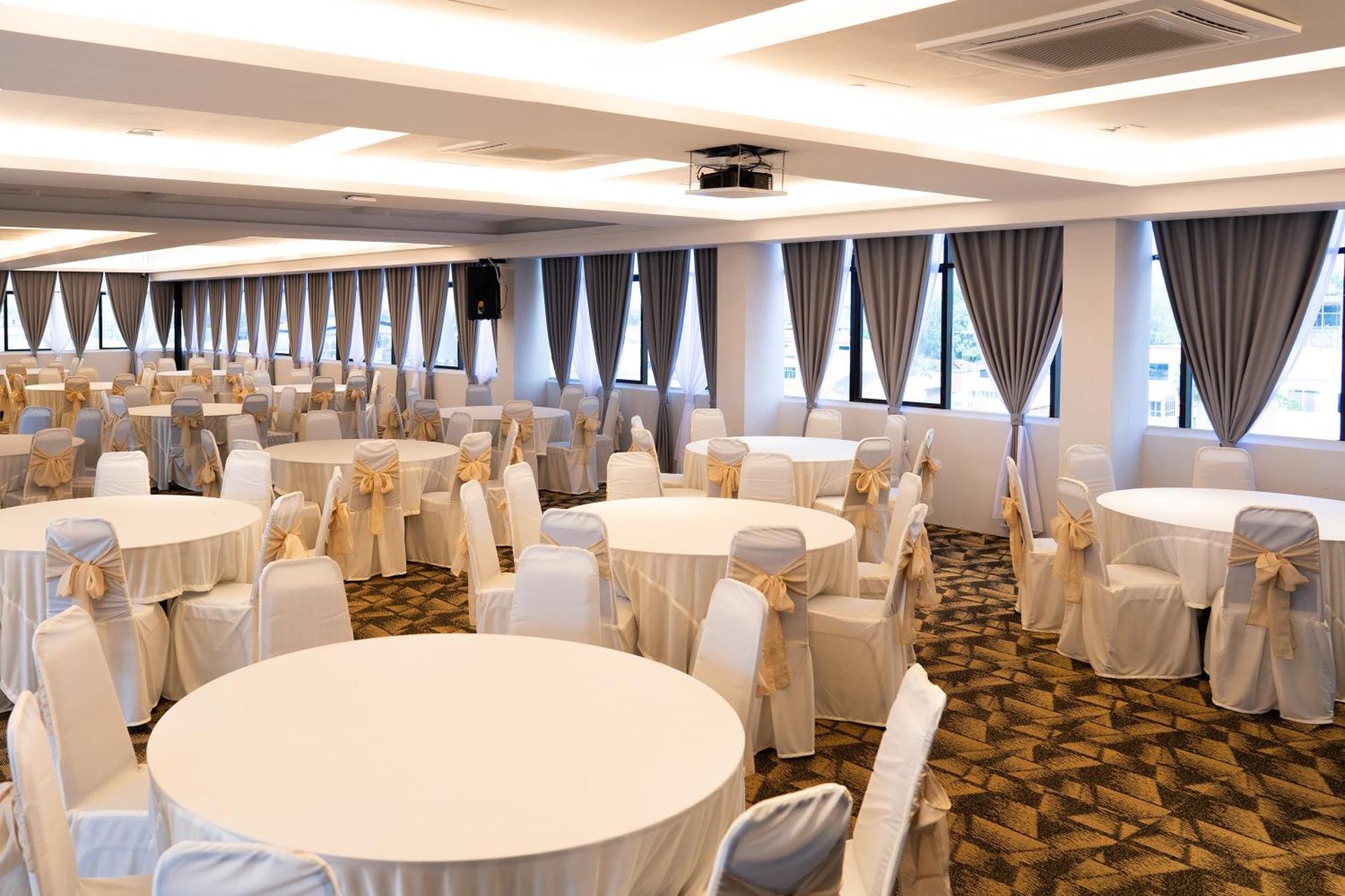 Rm Hotel Muar Extérieur photo